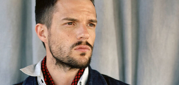 Brandon Flowers fot. Universal Music Polska/NajlepszePiosenki.pl