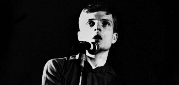 Ian Curtis fot. Kevin Cummins